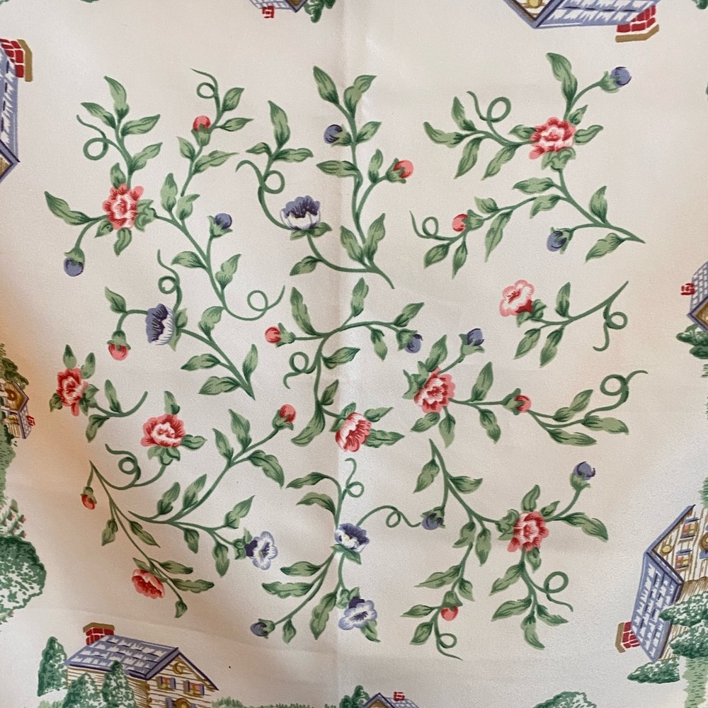 Vtg Small Square Polyester Table Cloth with Repeating Pattern Pink Roses Florals - Picture 4 of 8